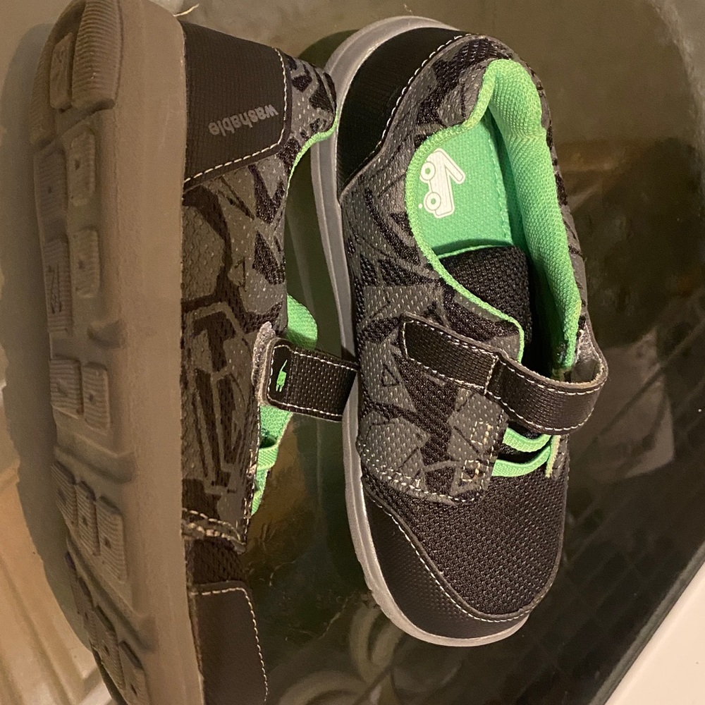 New See Kai Run Black and Green boys Sneakers 12 - Picture 4 of 7